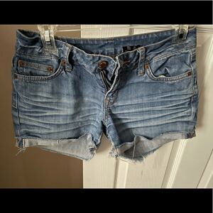 Cut off jean shorts 